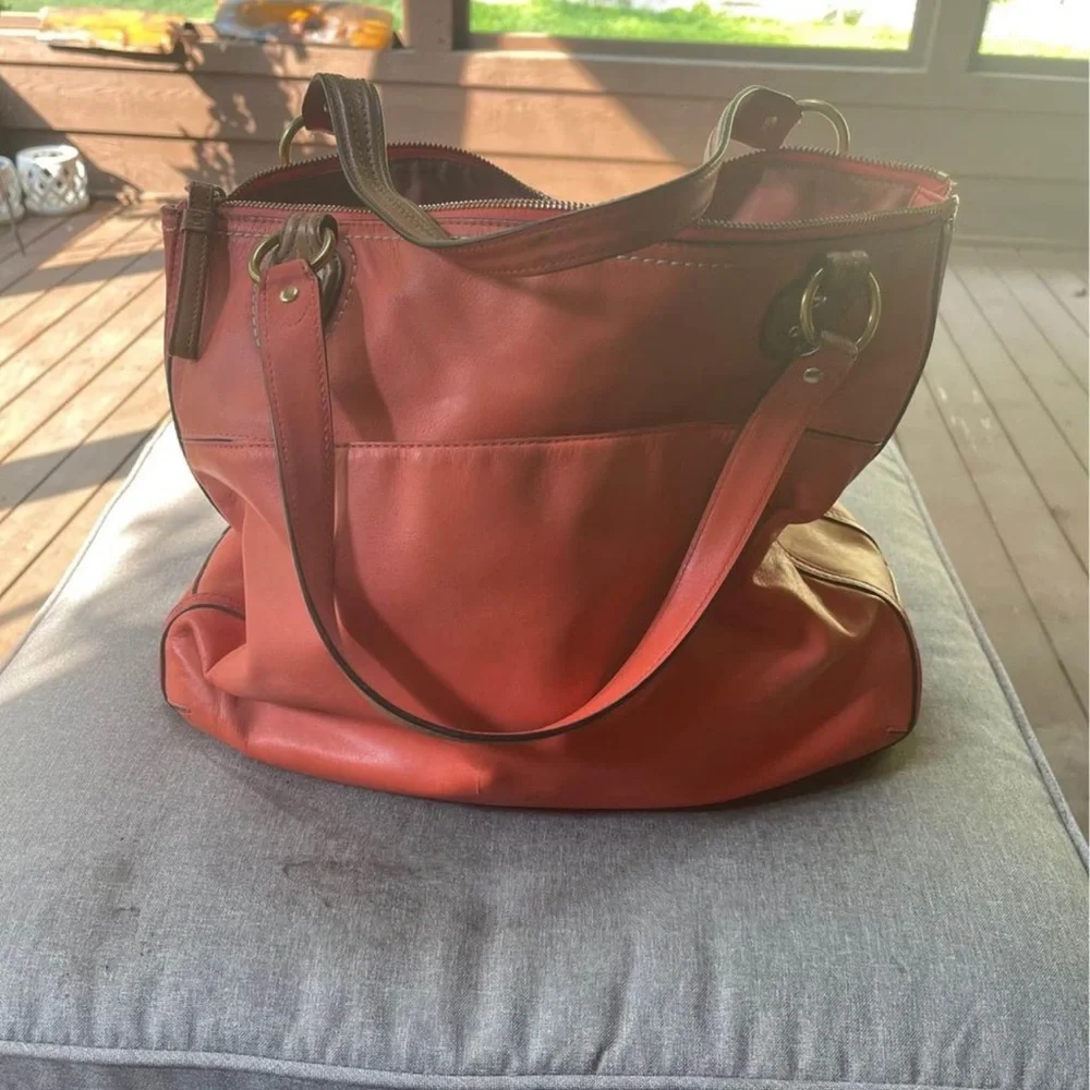 Handbag - Picture 2 of 3